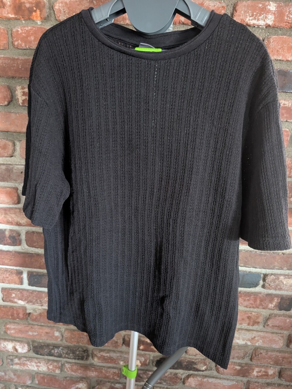 H&M Men's Black Textured Short-Sleeve Sweater